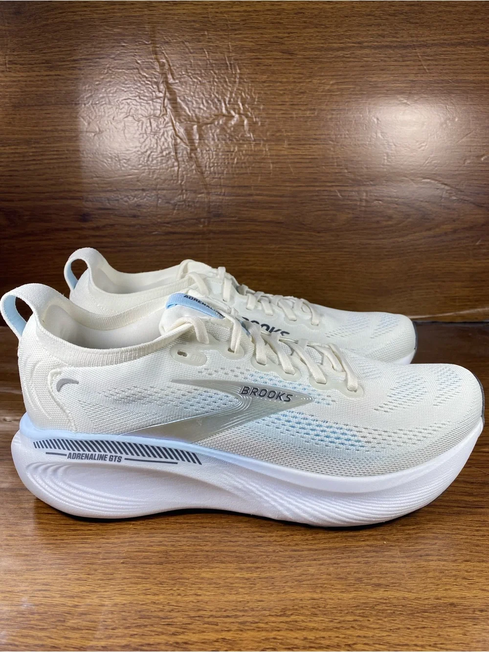 Brooks Adrenaline GTS 25 women’s shoe size 10.5